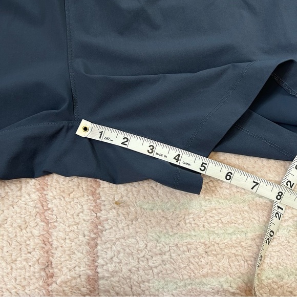 Fabletics Takeover Short Dark Blue Gray Athletic Shorts Size XL Outdoors - Picture 6 of 9